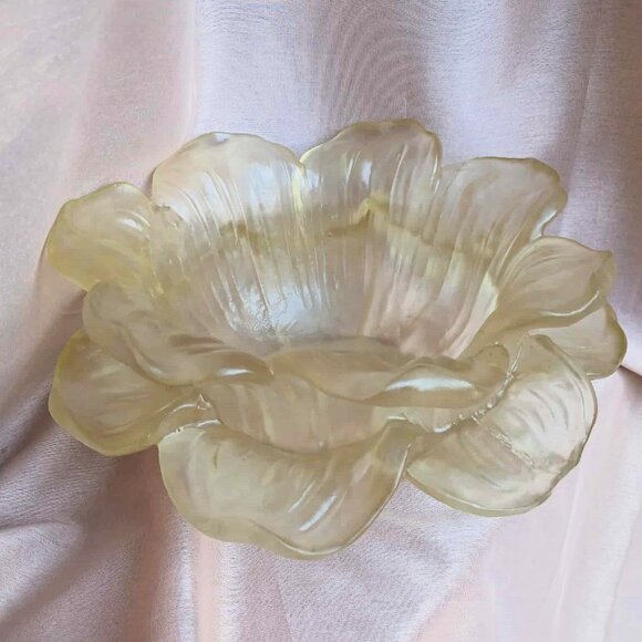 Vintage MCM Dorothy Thorpe Translucent Frosted Lucite Flower Bowl - Picture 5 of 10
